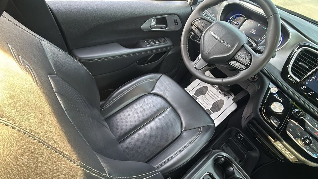 2024 Chrysler Pacifica Hybrid Select
