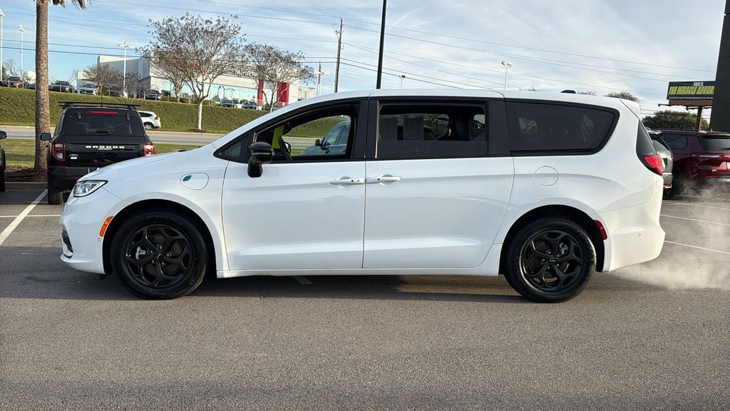 2024 Chrysler Pacifica Hybrid Select