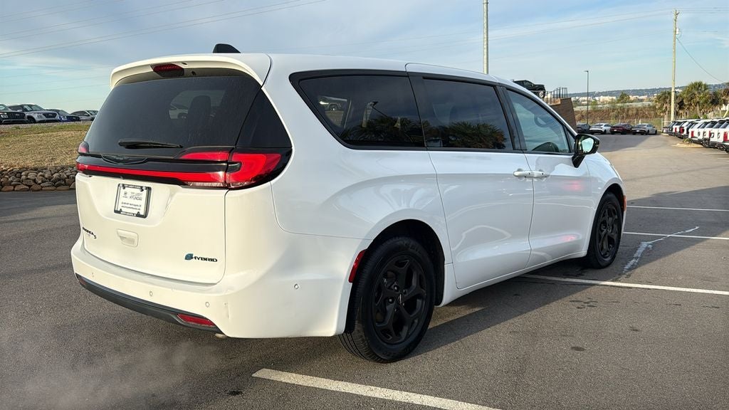2024 Chrysler Pacifica Hybrid Select