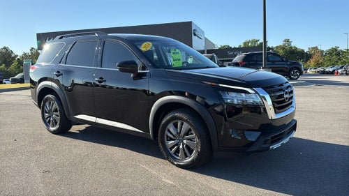2024 Nissan Pathfinder SV