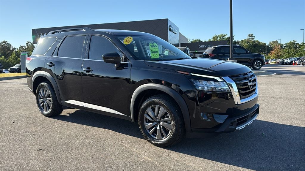 2024 Nissan Pathfinder SV