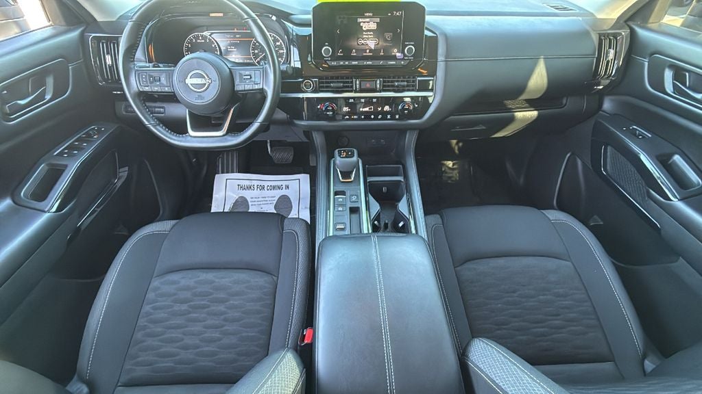 2024 Nissan Pathfinder SV