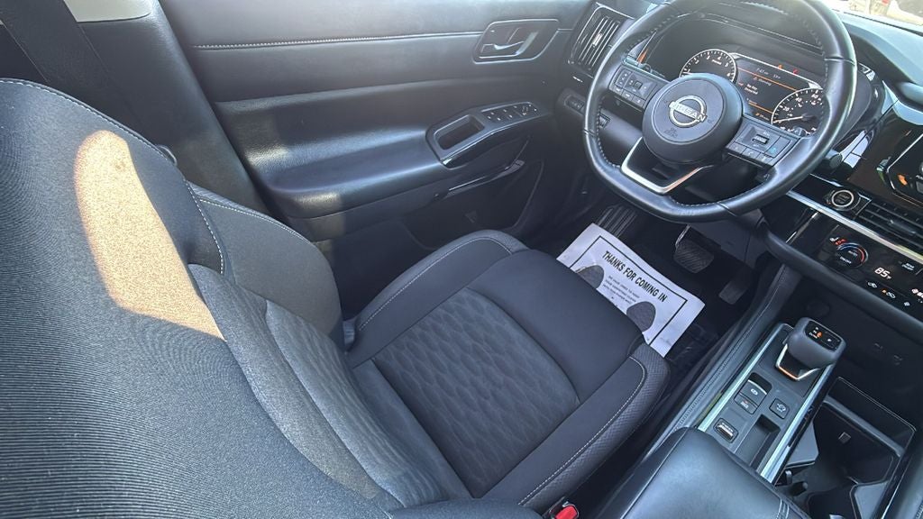 2024 Nissan Pathfinder SV