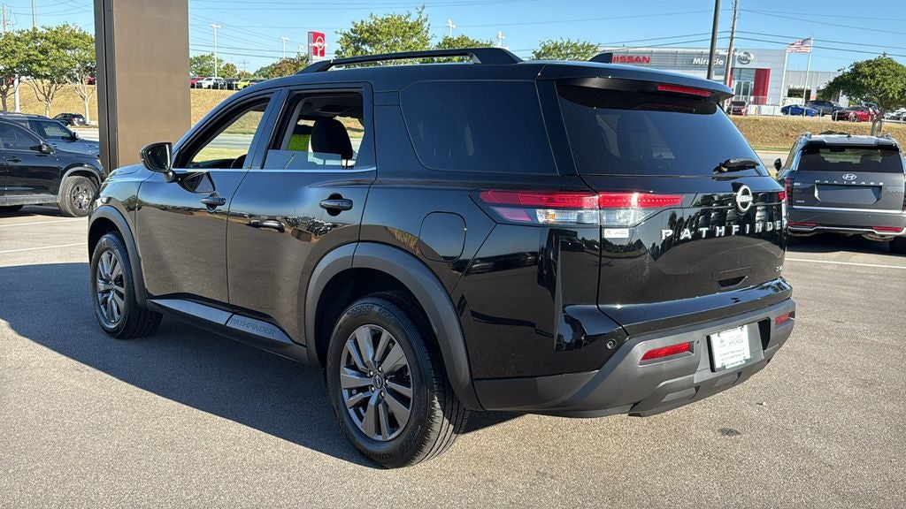 2024 Nissan Pathfinder SV