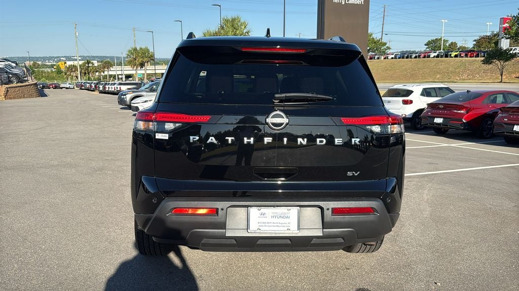 2024 Nissan Pathfinder SV