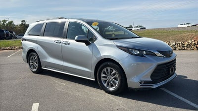 2024 Toyota Sienna XLE 8 Passenger