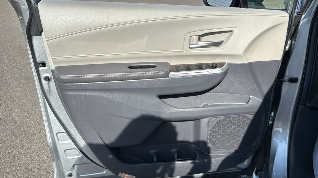 2024 Toyota Sienna XLE 8 Passenger