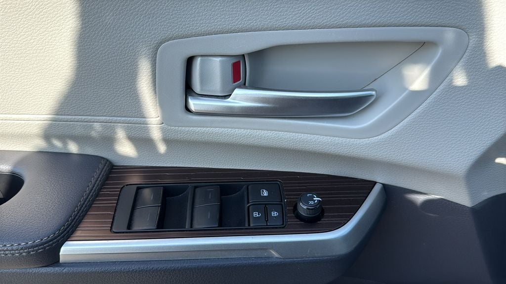 2024 Toyota Sienna XLE 8 Passenger