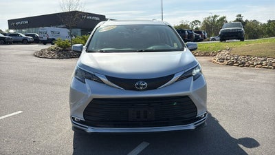 2024 Toyota Sienna XLE 8 Passenger