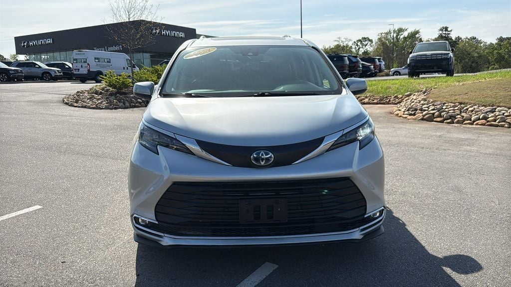 2024 Toyota Sienna XLE 8 Passenger