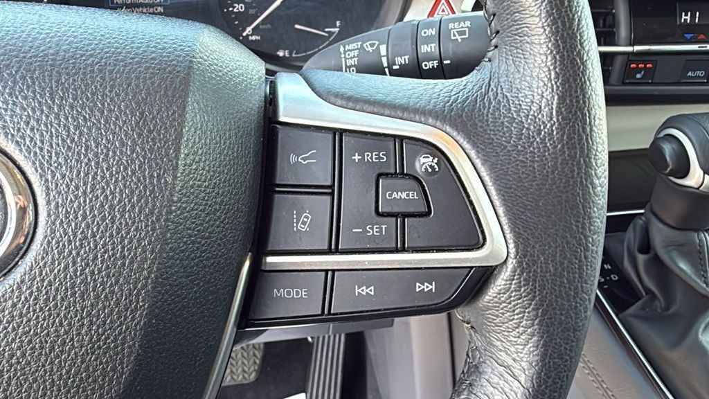 2024 Toyota Sienna XLE 8 Passenger