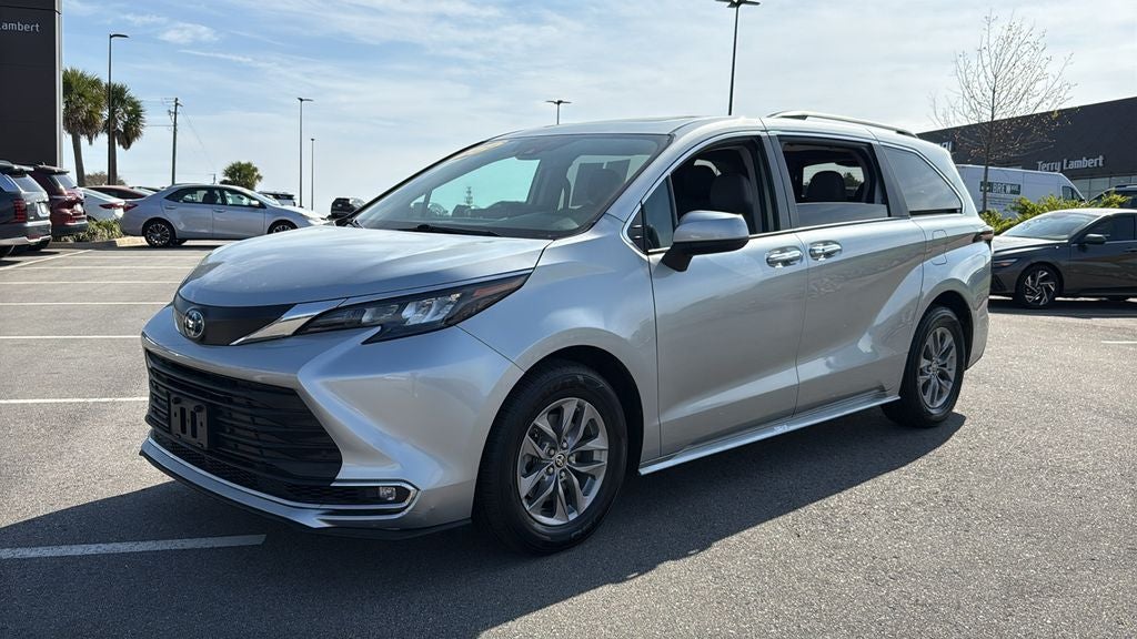 2024 Toyota Sienna XLE 8 Passenger
