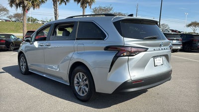 2024 Toyota Sienna XLE 8 Passenger