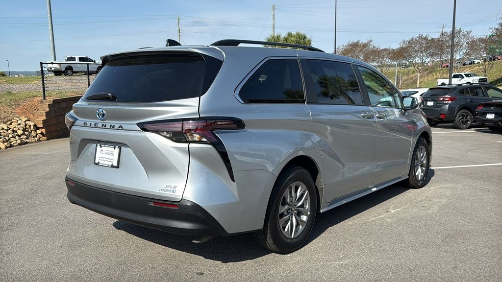 2024 Toyota Sienna XLE 8 Passenger