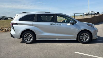 2024 Toyota Sienna XLE 8 Passenger