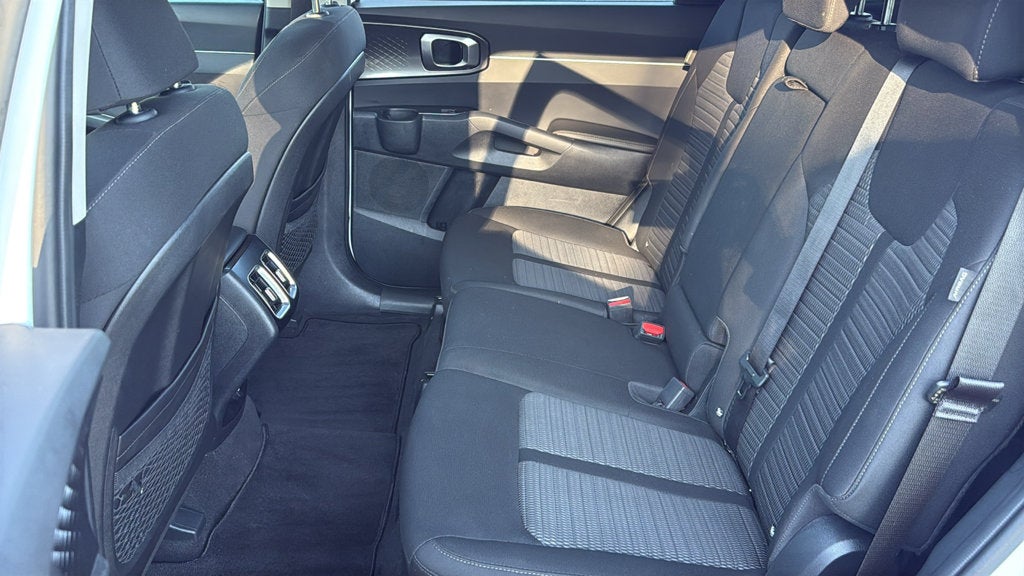 2026 Kia Sorento LX - Photo 11