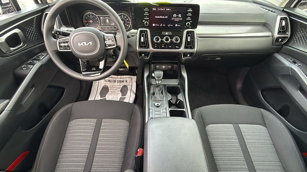 2023 Kia Sorento LX - Photo 13