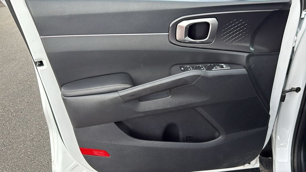 2023 Kia Sorento LX - Photo 16