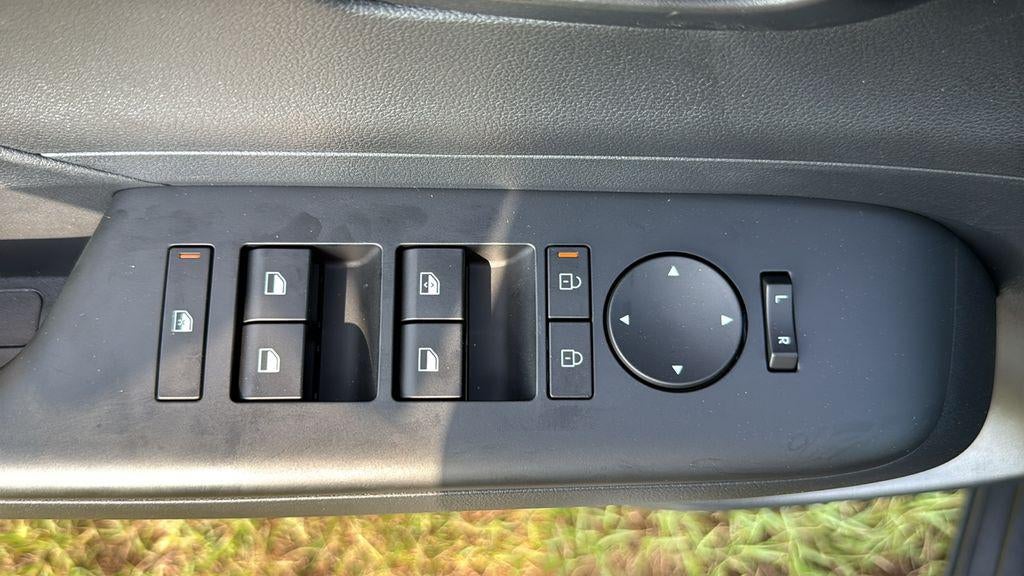 2027 Hyundai KONA SE FWD