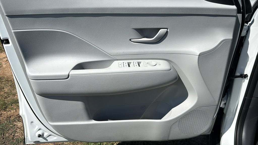 2027 Hyundai KONA SE FWD