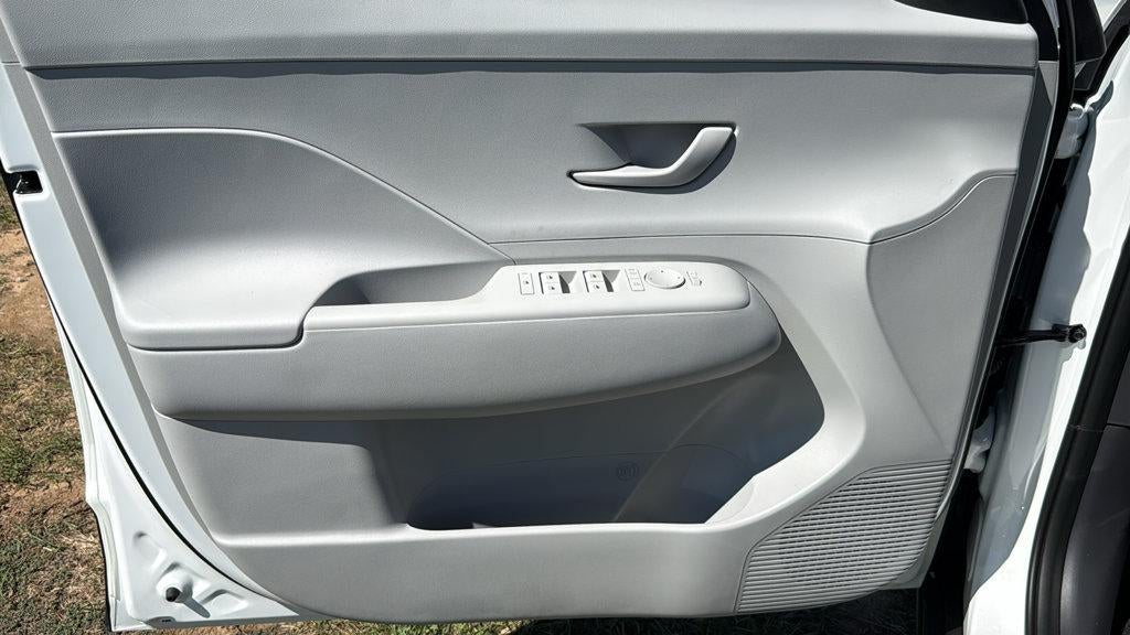 2027 Hyundai KONA SE FWD