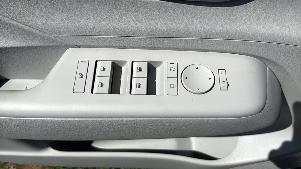 2027 Hyundai KONA SE FWD