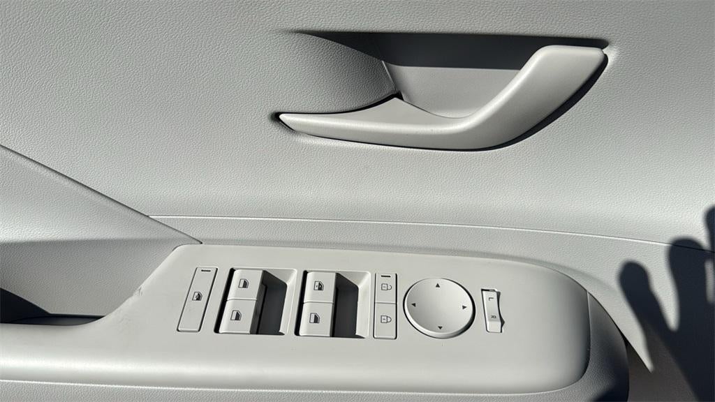 2026 Hyundai KONA SE FWD