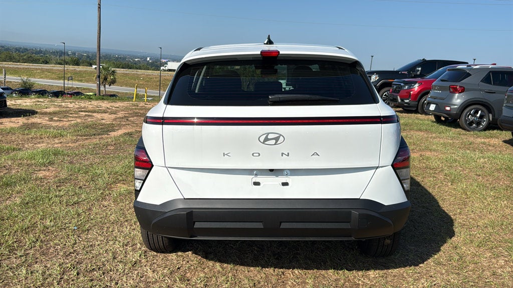 2027 Hyundai KONA SE FWD