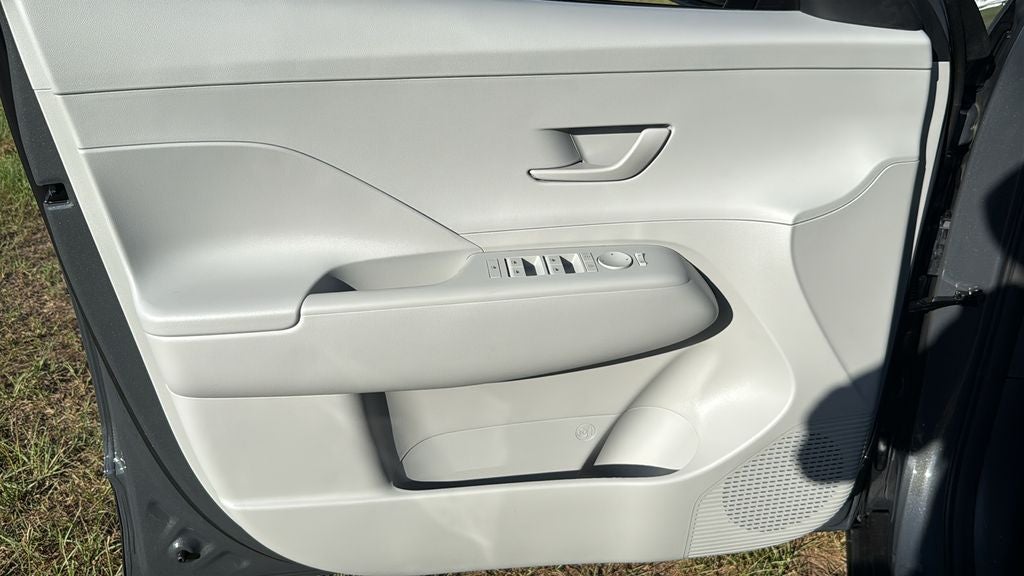 2027 Hyundai KONA SE FWD