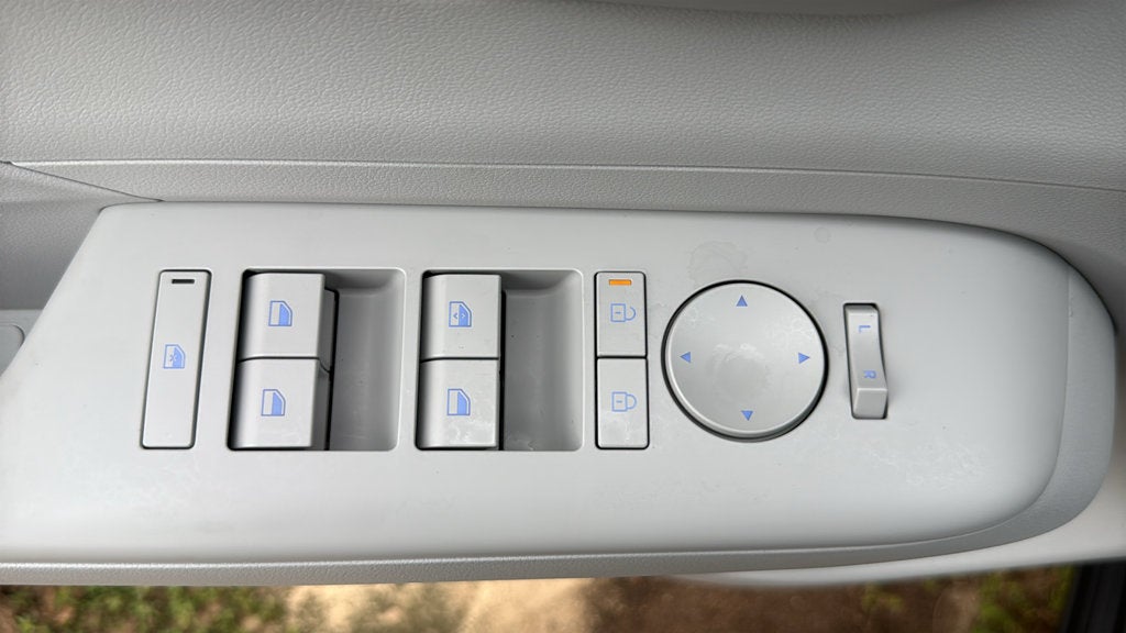 2027 Hyundai KONA SE FWD