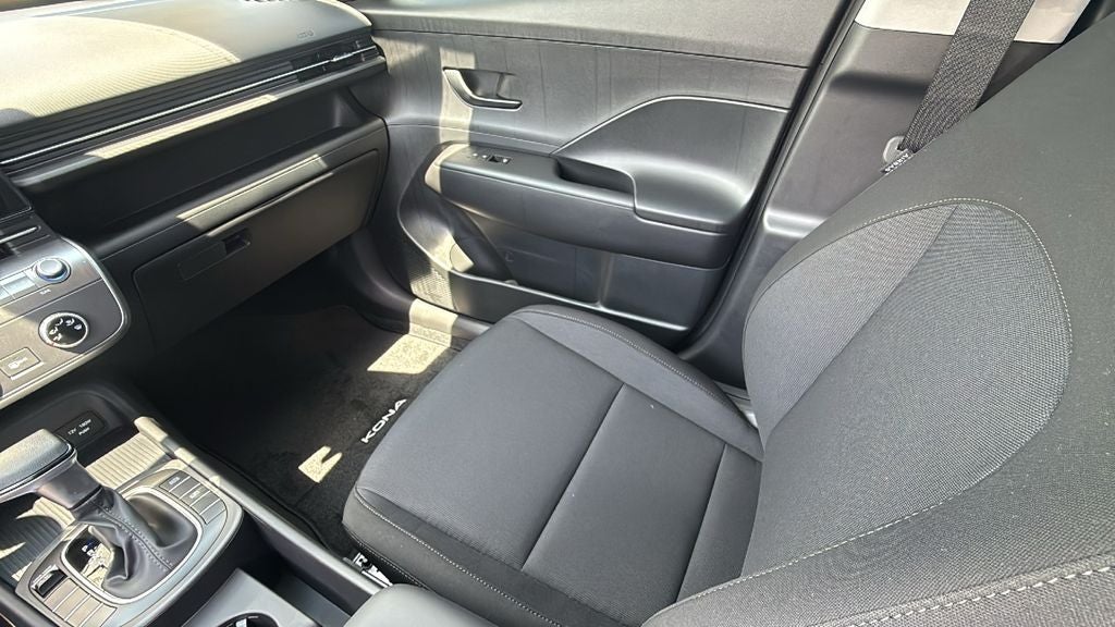 2027 Hyundai KONA SE FWD