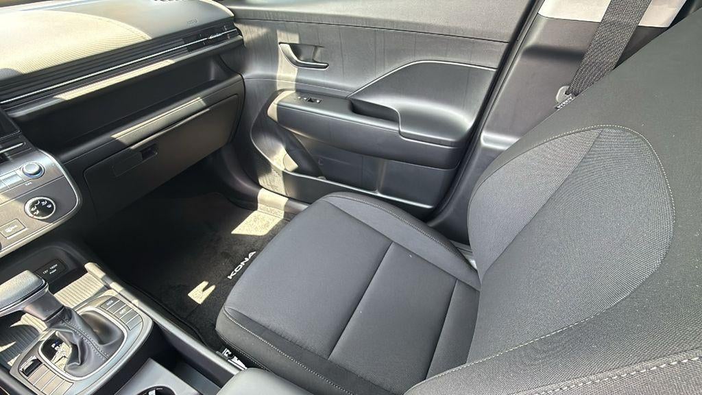 2027 Hyundai KONA SE FWD