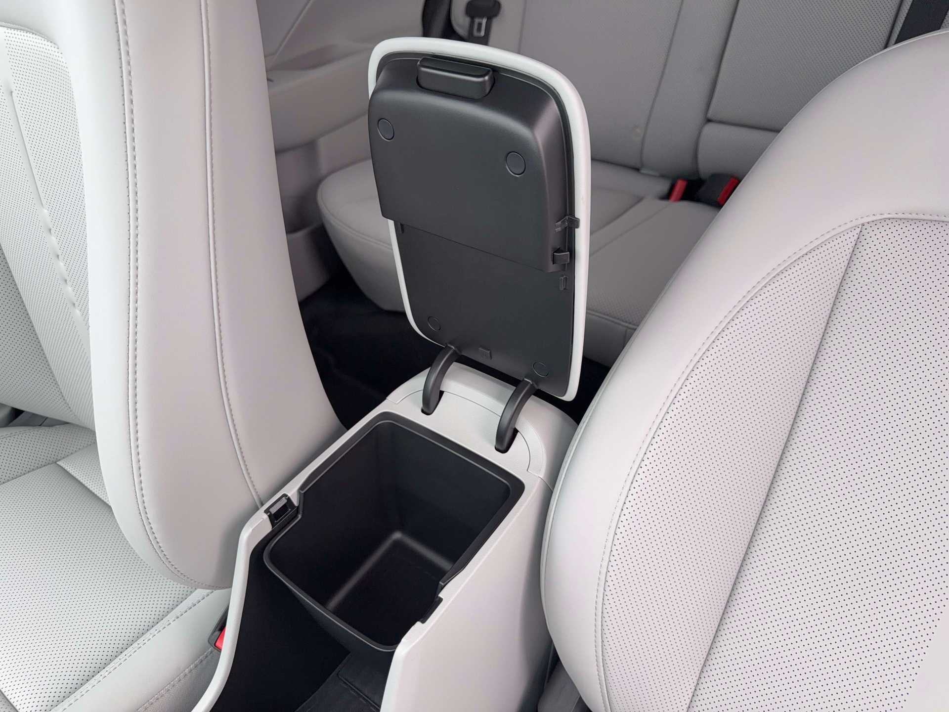 2027 Hyundai KONA SEL Premium FWD