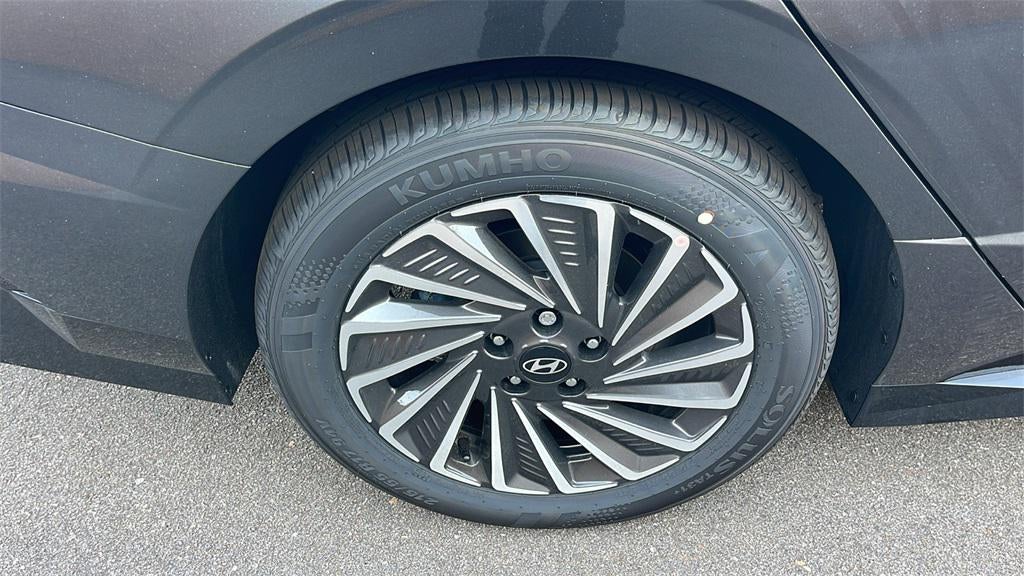 2025 Hyundai SONATA HYBRID SEL