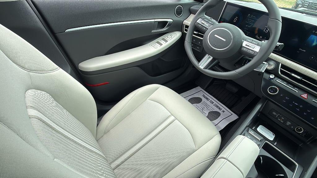 2026 Hyundai SONATA HYBRID SEL