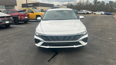 2025 Hyundai ELANTRA SE