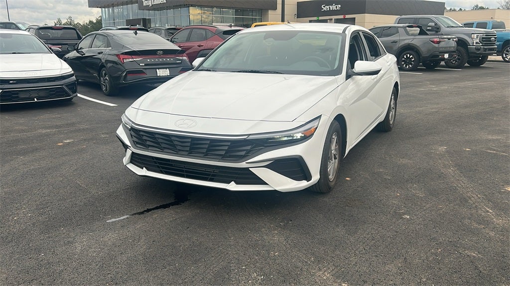 2025 Hyundai ELANTRA SE