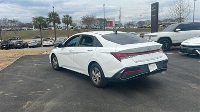 2025 Hyundai ELANTRA SE