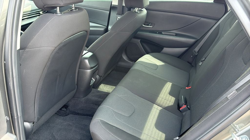 2024 Hyundai ELANTRA SE