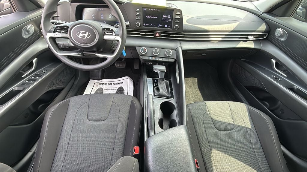 2024 Hyundai ELANTRA SE