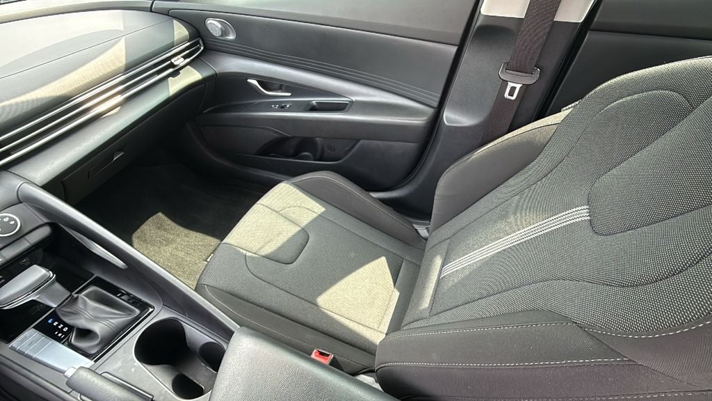 2024 Hyundai ELANTRA SE