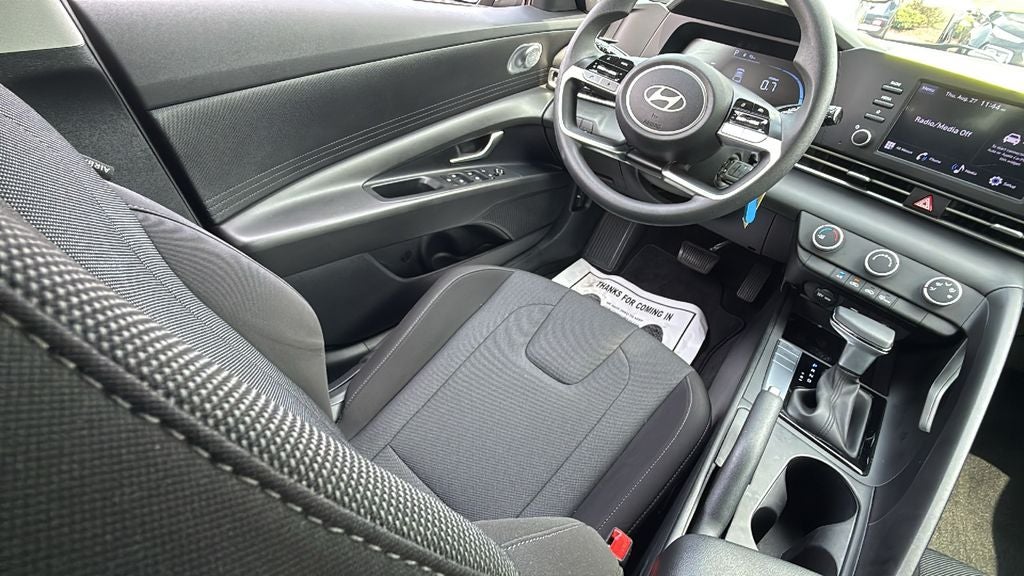 2024 Hyundai ELANTRA SE