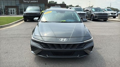 2024 Hyundai ELANTRA SE