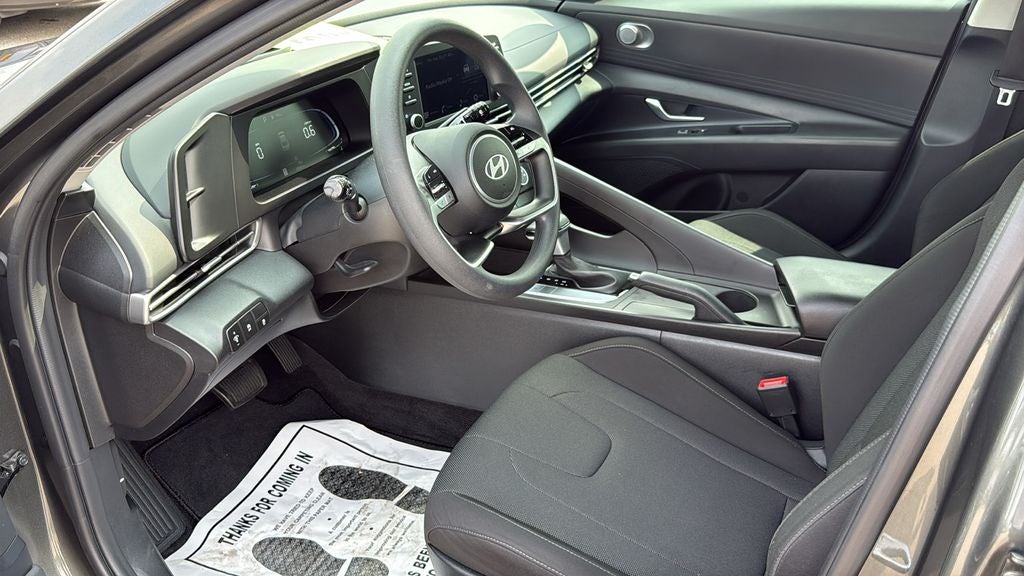 2024 Hyundai ELANTRA SE