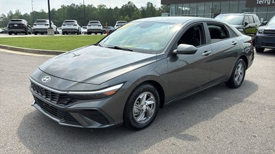 2024 Hyundai ELANTRA SE