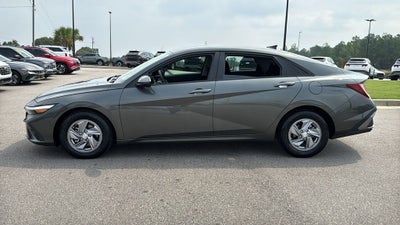 2024 Hyundai ELANTRA SE