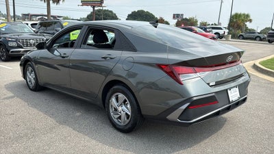 2024 Hyundai ELANTRA SE