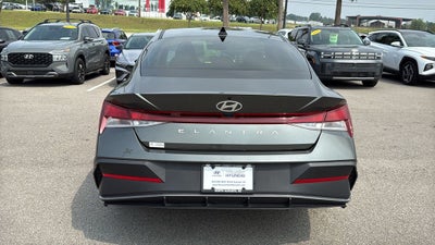 2024 Hyundai ELANTRA SE