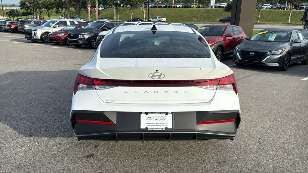 2026 Hyundai ELANTRA SE
