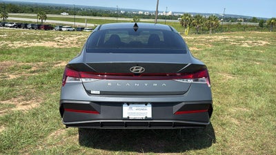 2026 Hyundai ELANTRA SE
